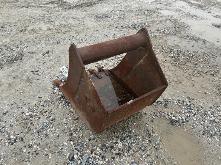 cp-24”-excavator-bucket-image-2