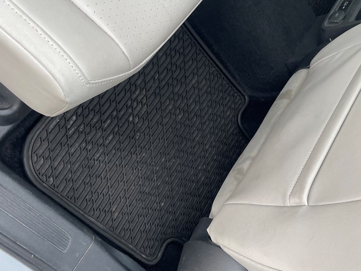 2019-volkswagen-tiguan-se-image-38