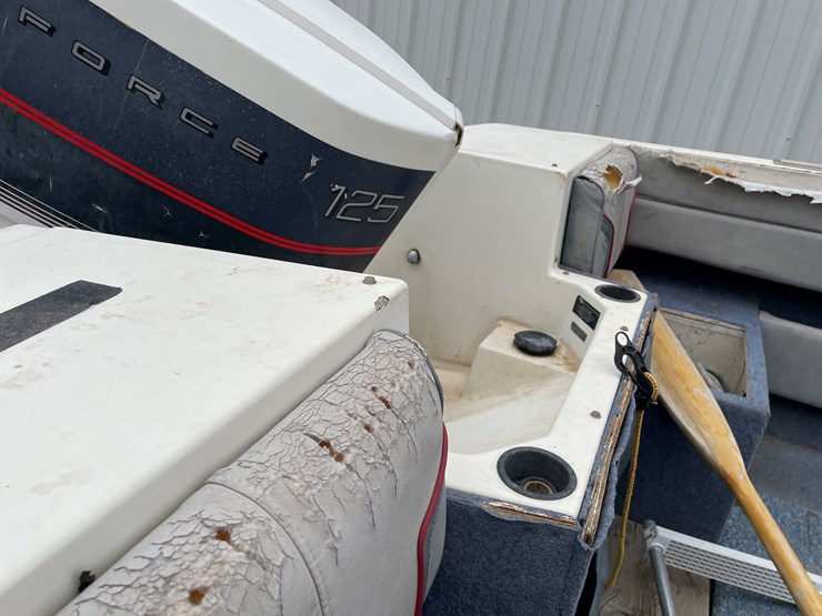 #4331-•-bayliner-boat-and-trailer-(titles-in-delay)-image-46