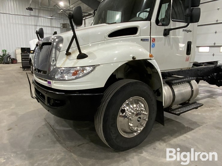 2014-international-durastar-4400-image-11