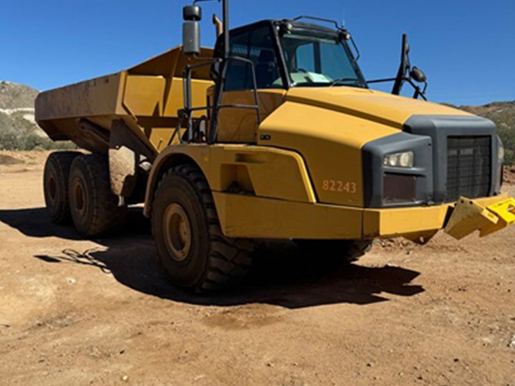 2013-caterpillar-740b-image-2