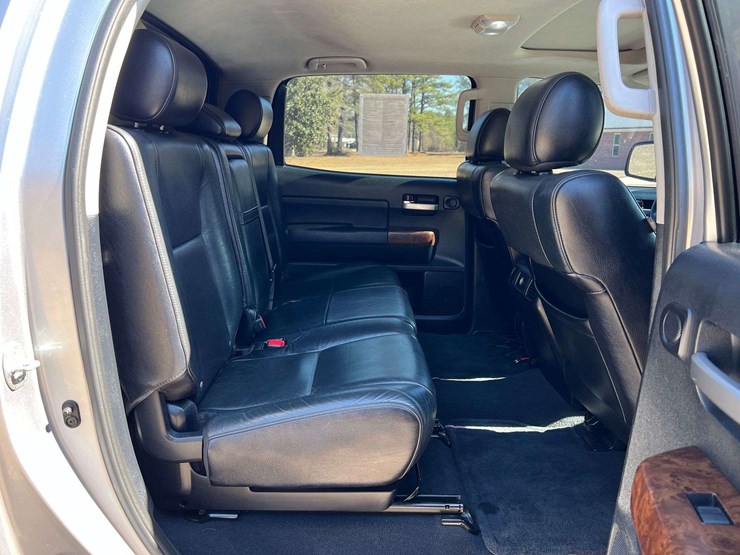 2010-toyota-tundra-image-16