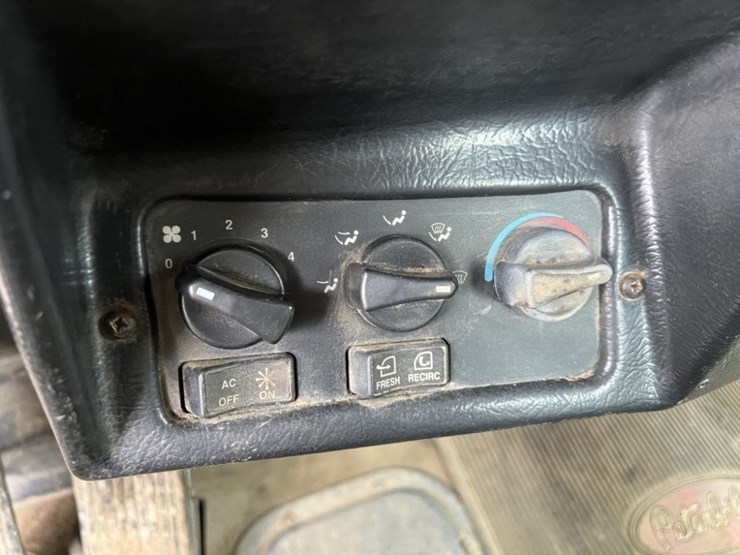 1996-peterbilt-378-image-34