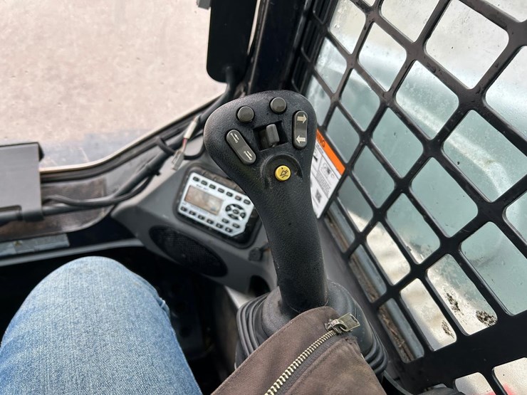 2022-bobcat-t770-image-21