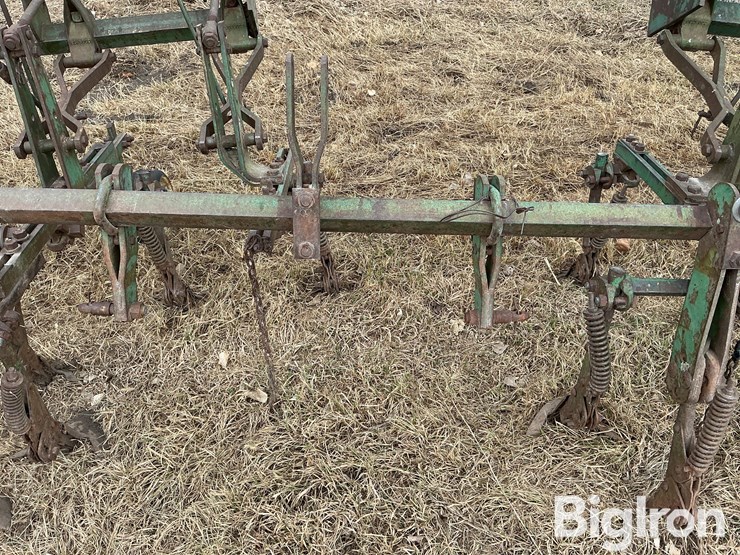 john-deere-front-mounted-cultivator-image-17
