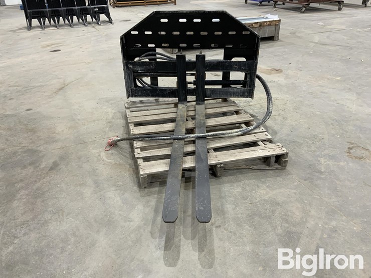 2025-massey-ferguson-730-image-2