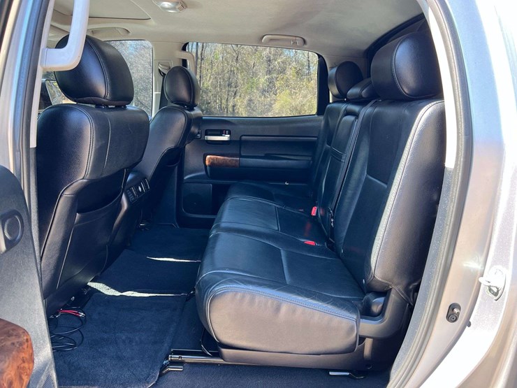 2010-toyota-tundra-image-15