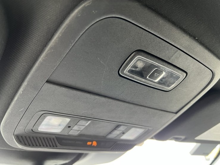 2020-ford-explorer-image-32