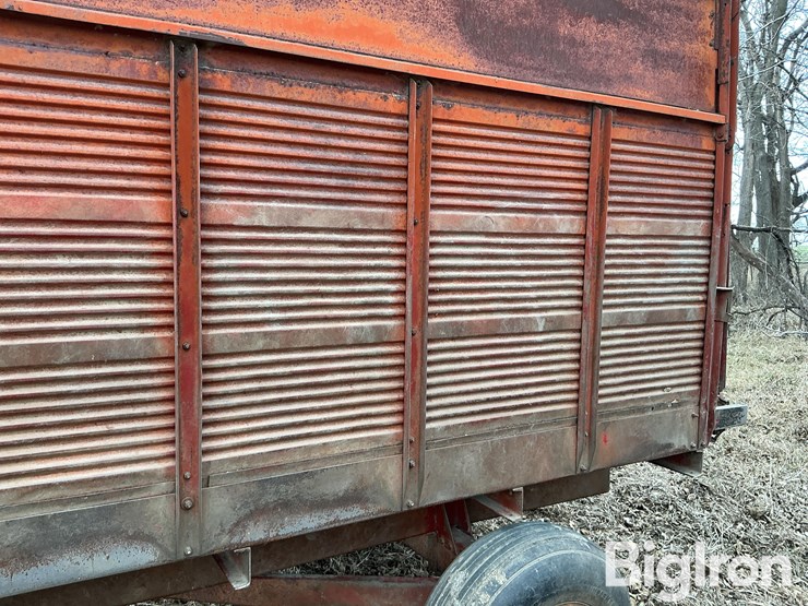 new-holland-83788-forage-wagon-image-9