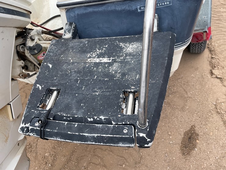 #4331-•-bayliner-boat-and-trailer-(titles-in-delay)-image-9