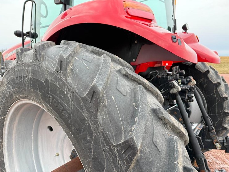 case-ih-magnum-180-image-8
