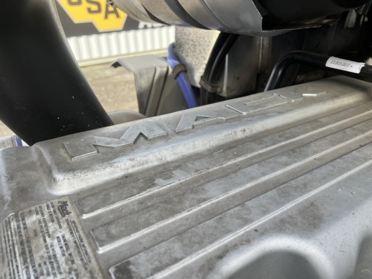 2015-mack-cxu613-tri-axle-truck-tractor-image-13