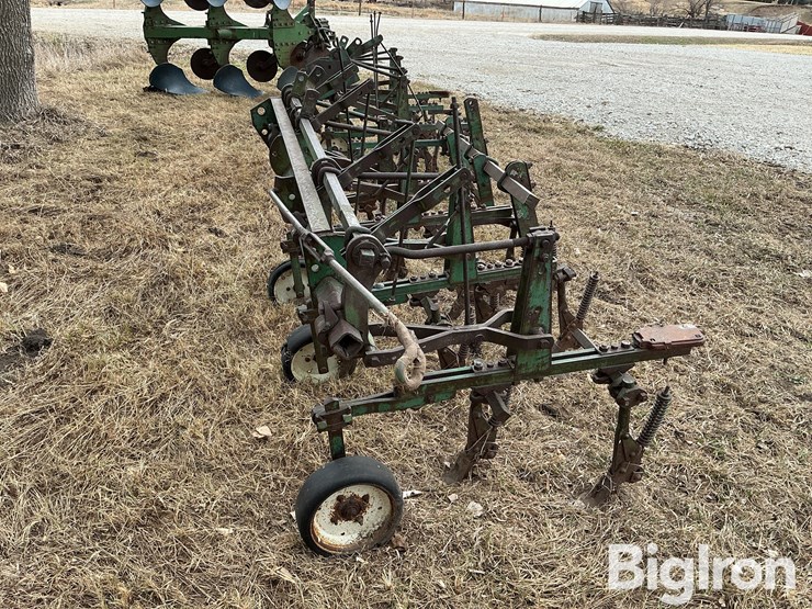 john-deere-front-mounted-cultivator-image-4