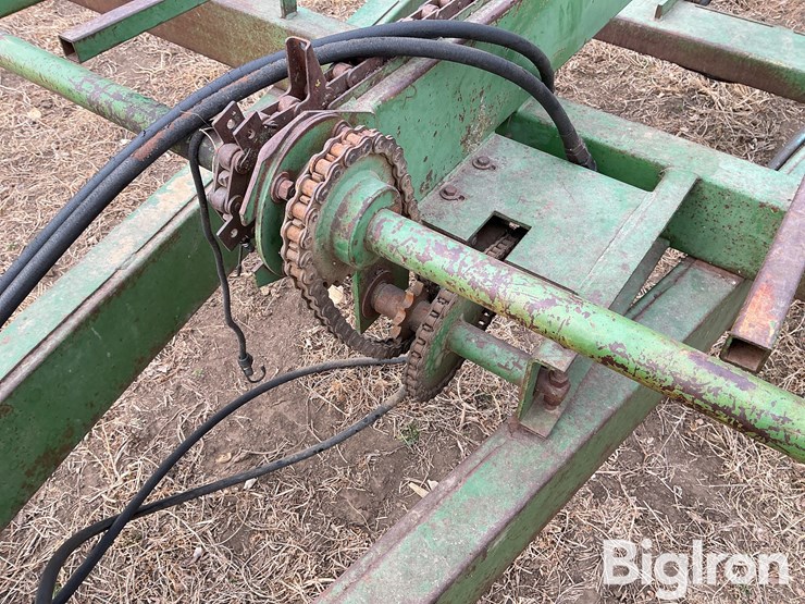 john-deere-200-image-11