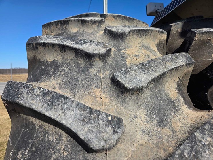 case-2290-tractor-image-23