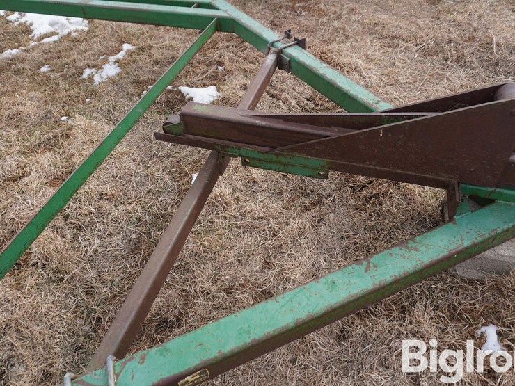 john-deere-32-image-9