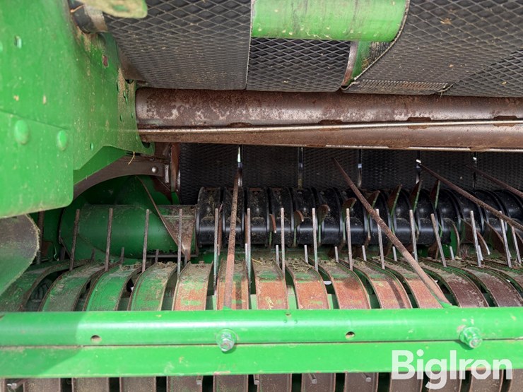 2023-john-deere-560m-image-17