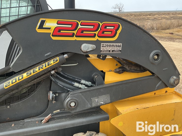 new-holland-l228-image-13