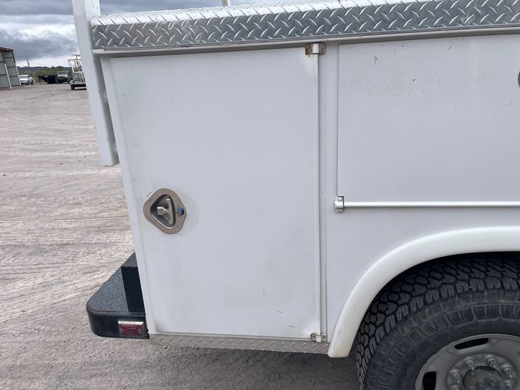 2015-chevrolet-silverado-2500-image-35