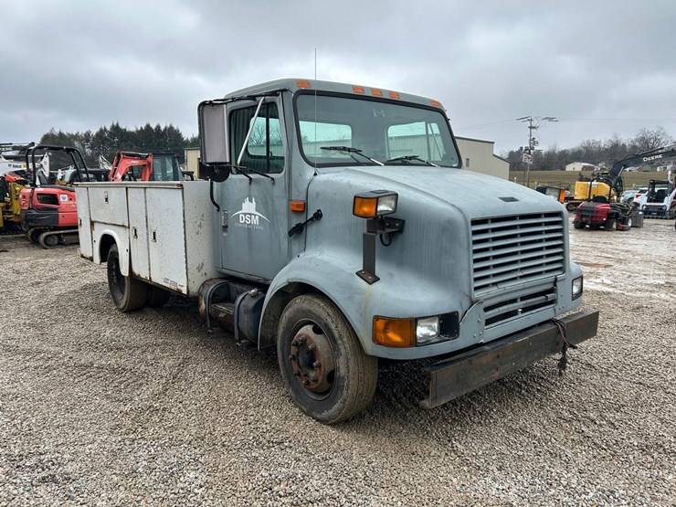 international-4700-lpx-service-body-truck-image-6