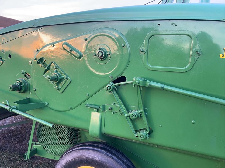 john-deere-no.-12a-pull-type-combine-image-51