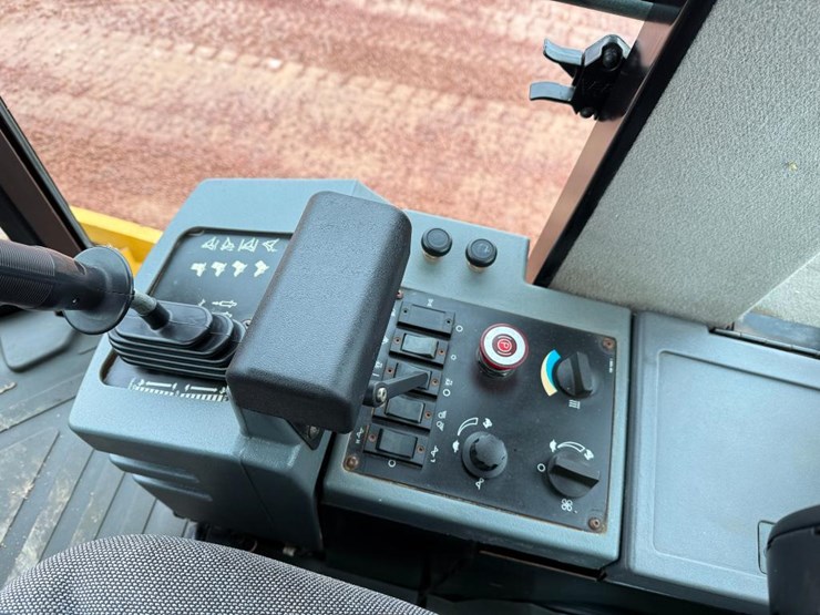 caterpillar-cs-563e-image-56