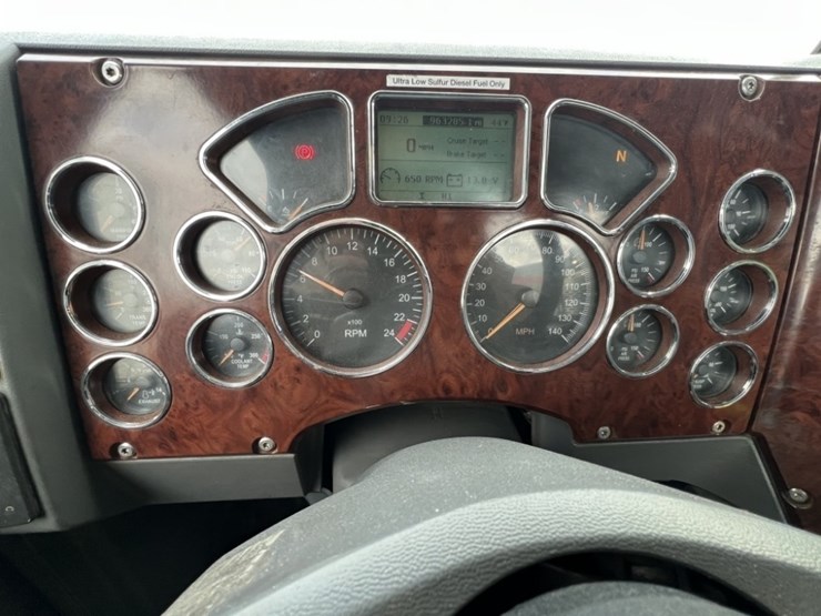 2017-mack-cxu613-tri-axle-truck-tractor-image-37