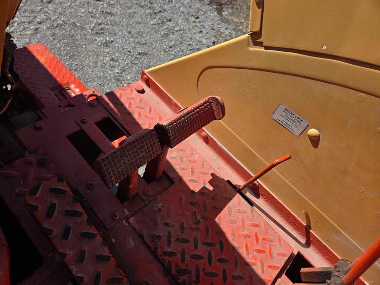 case-730-comfort-king-tractor-image-50