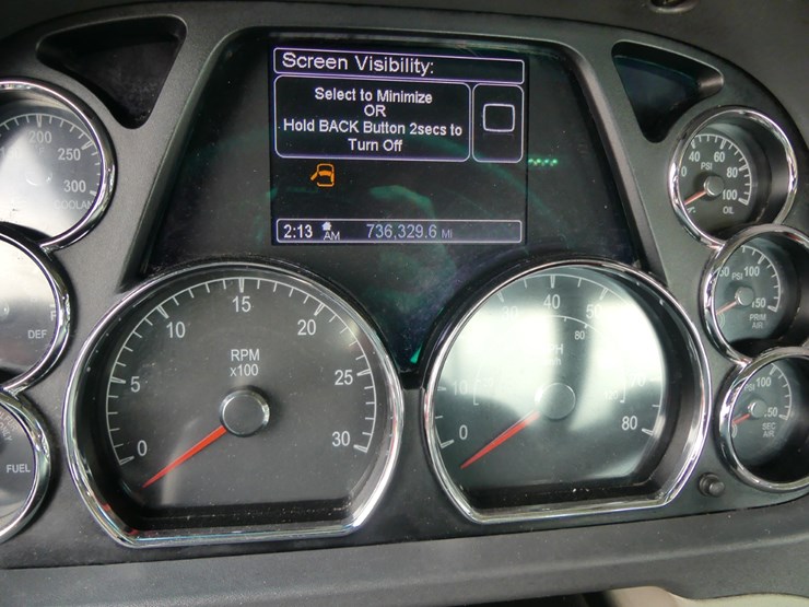 2021-peterbilt-579-image-14