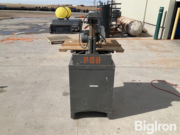 black-&-decker-radial-arm-saw-image-2