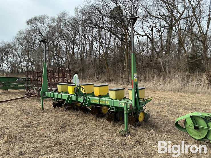 john-deere-7300-image-1