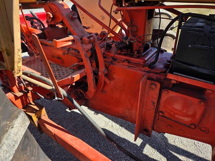 case-730-tractor-image-38