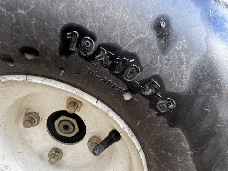 2014-toro-greensmaster-3320-triflex-traction-unit-image-19