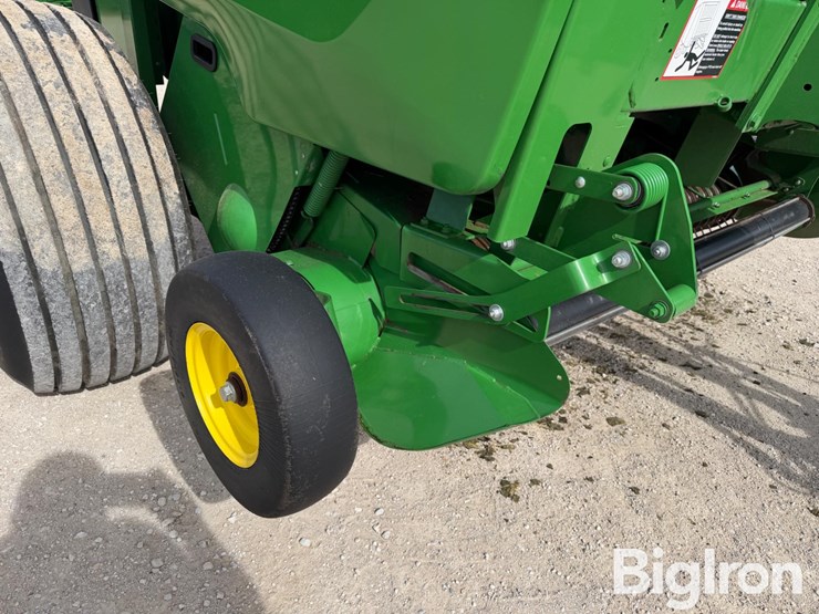 2023-john-deere-560m-image-16