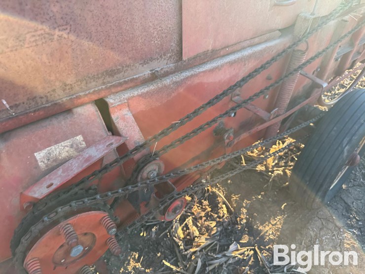 new-holland-275-image-17