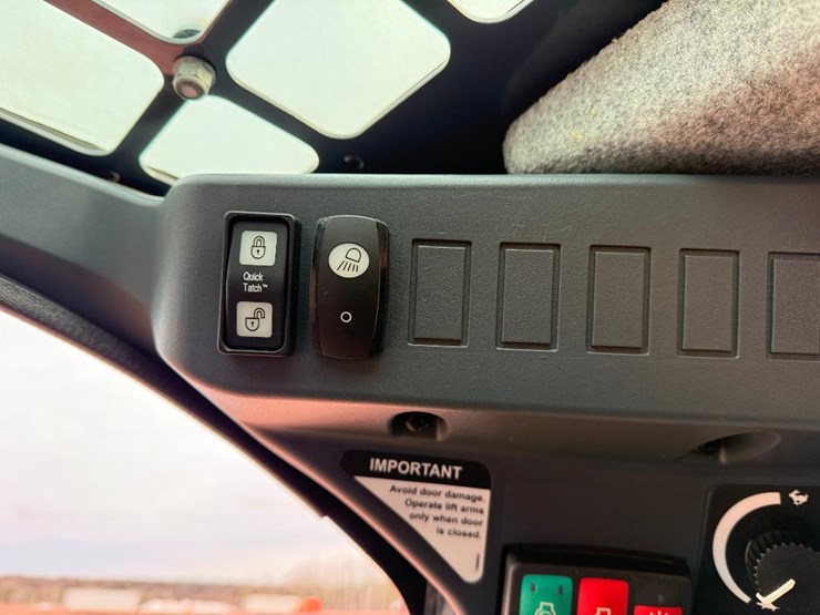 2020-deere-317g-image-44