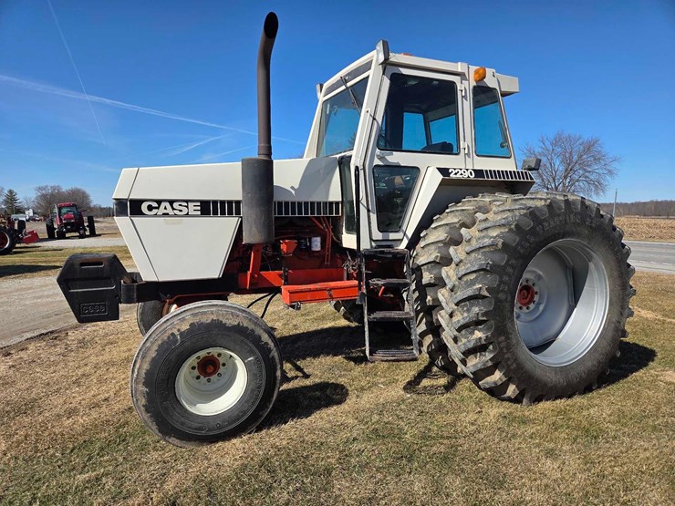 case-2290-tractor-image-1