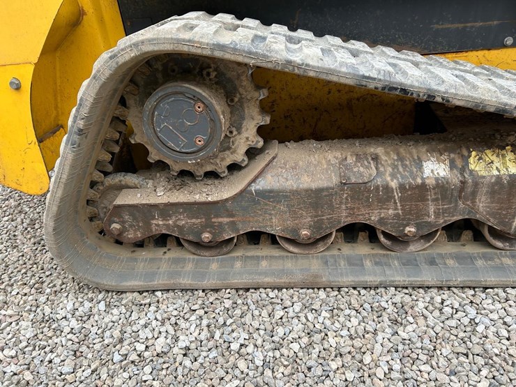 2020-new-holland-c332-image-13