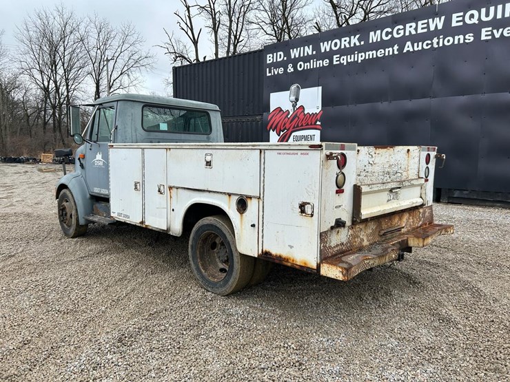 international-4700-lpx-service-body-truck-image-2