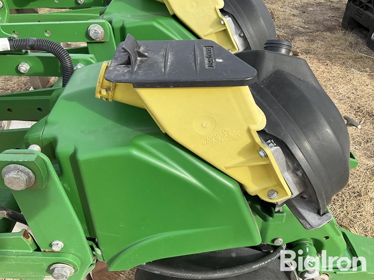 john-deere-12-image-13