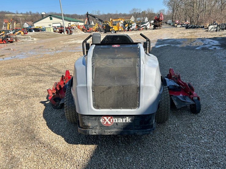 exmark-lazer-z-rear-discharge-deck-zero-turn-mower-image-3