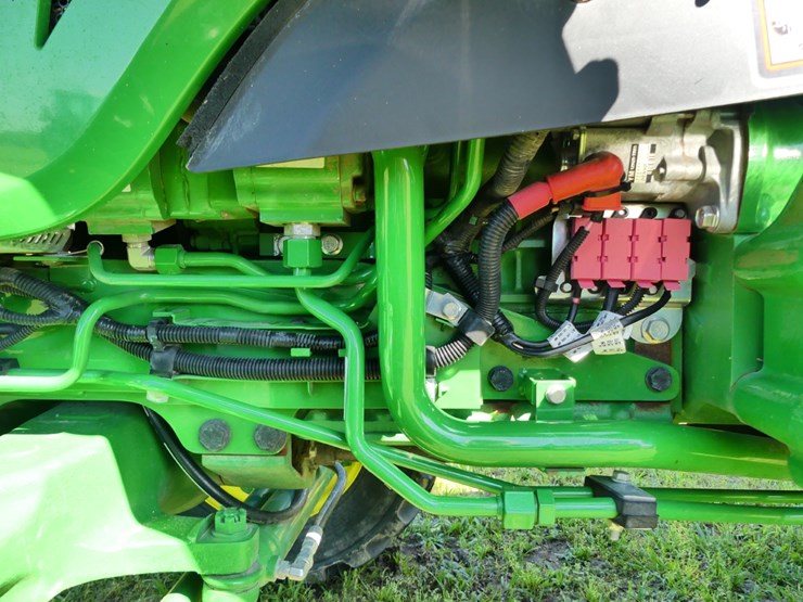 2021-john-deere-4044m-image-12