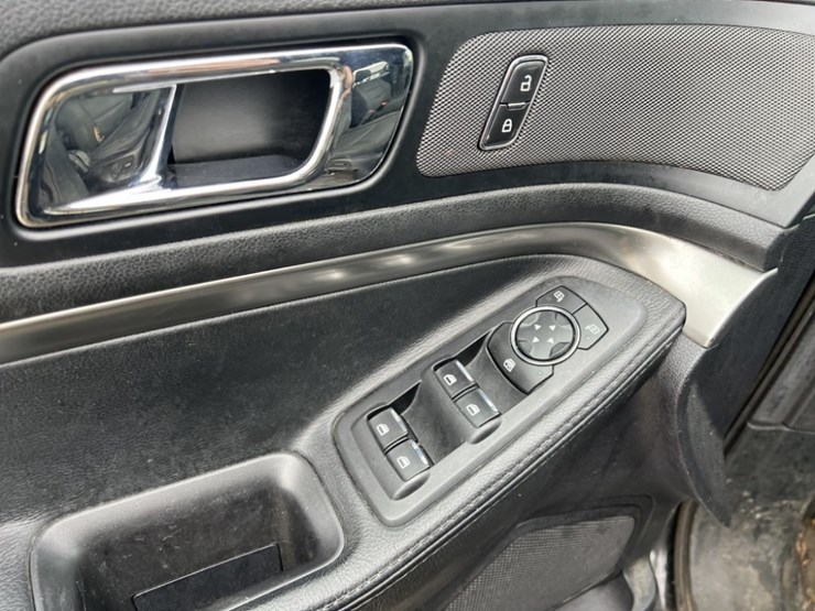 2018-ford-explorer-image-26