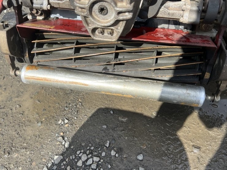 2014-toro-greensmaster-3320-triflex-traction-unit-image-11