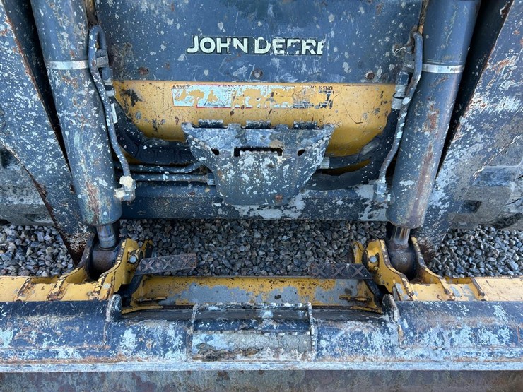 2018-deere-317g-image-10