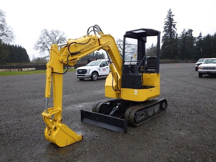 komatsu-pc28uu-image-1