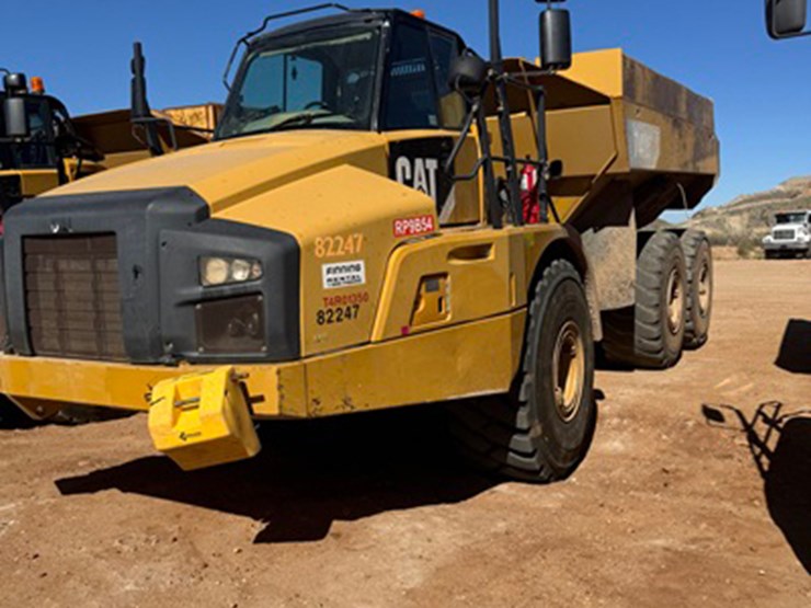 2012-caterpillar-740b-image-1