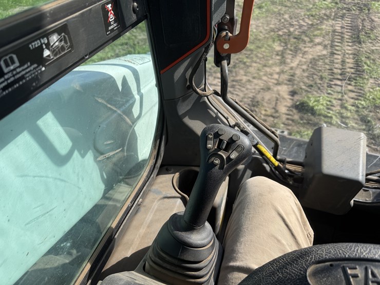 2023-bobcat-t86-image-11