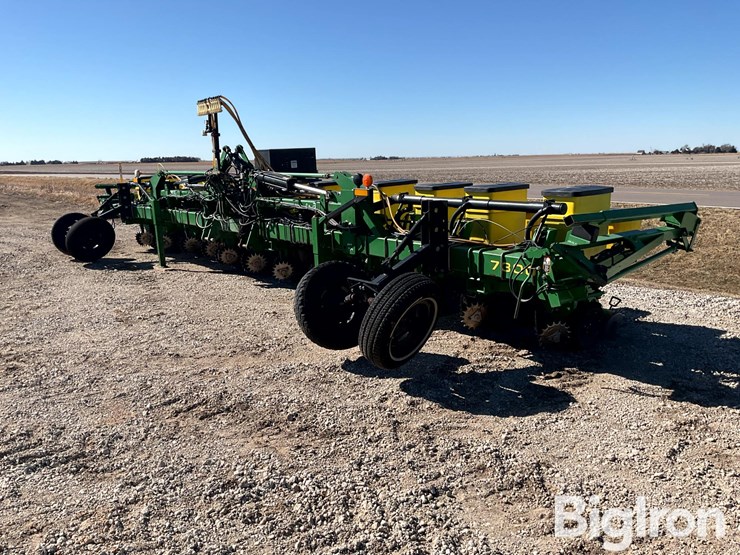 john-deere-7300-image-1