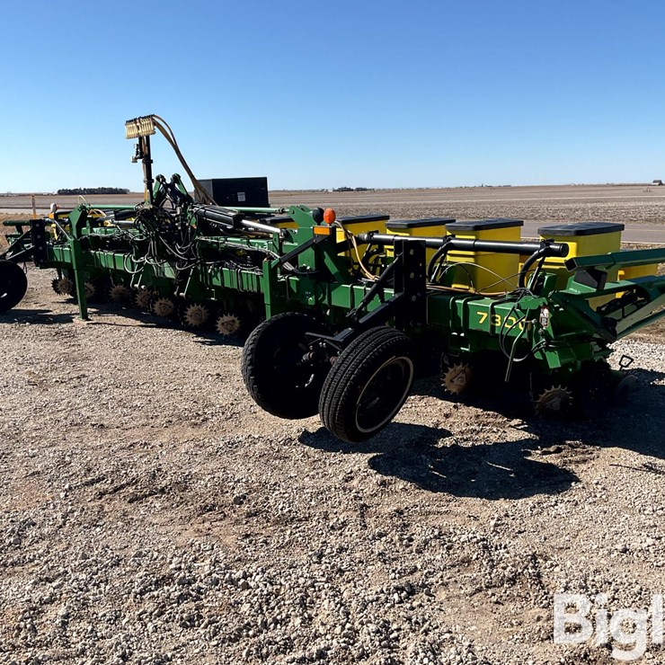 JOHN DEERE 7300